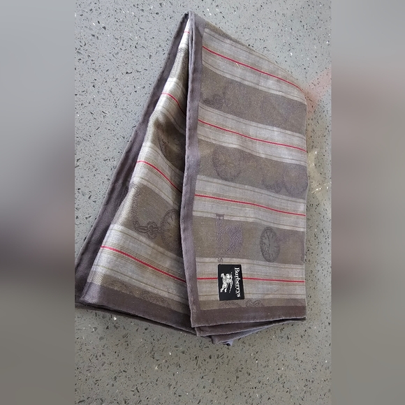 Burberrys Hankerchief/Scarf - Picture 4 of 5